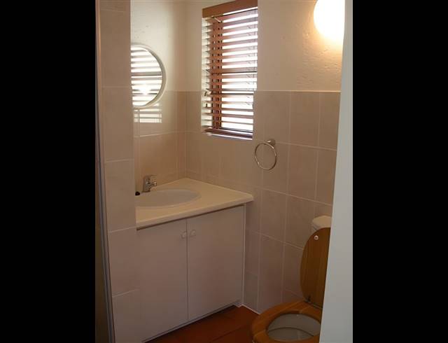 2 BEDROOM PROPERTY TO RENT IN PINESLOPES